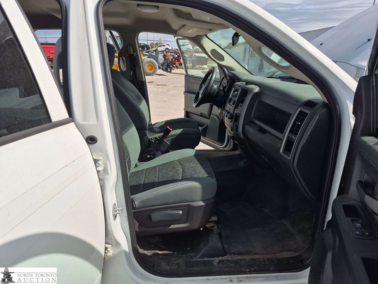 2015-dodge-1500-image-26