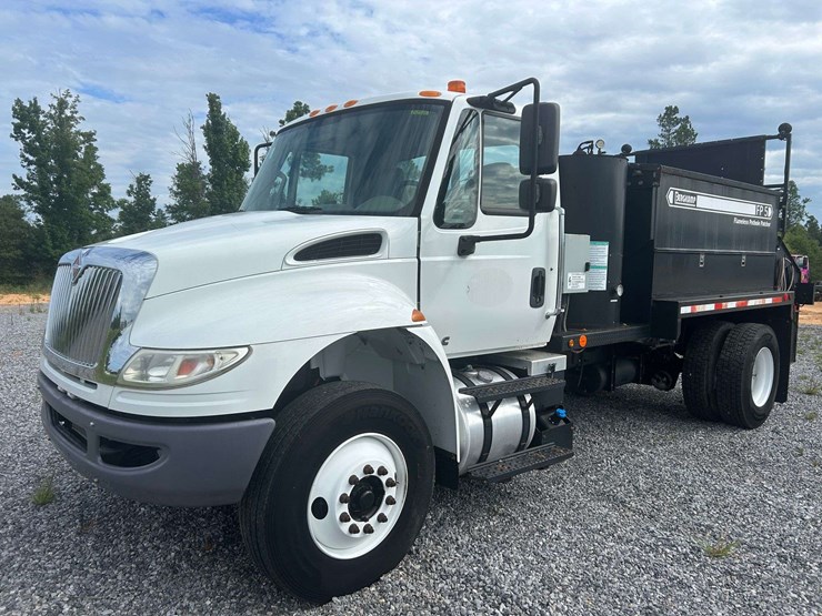 2019-international-durastar-4300-image-1