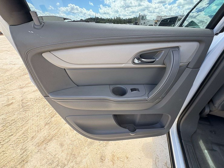 2017-chevrolet-traverse-image-11