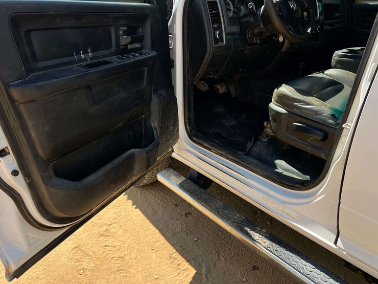 2015-dodge-3500-image-11