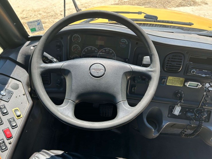 2016-freightliner-b2-image-11