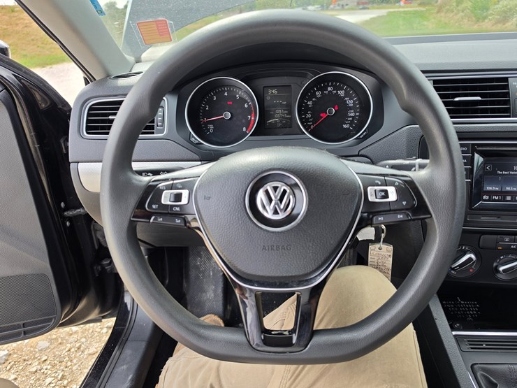 #25322-•-2017-volkswagen-jetta-passenger-car-image-49