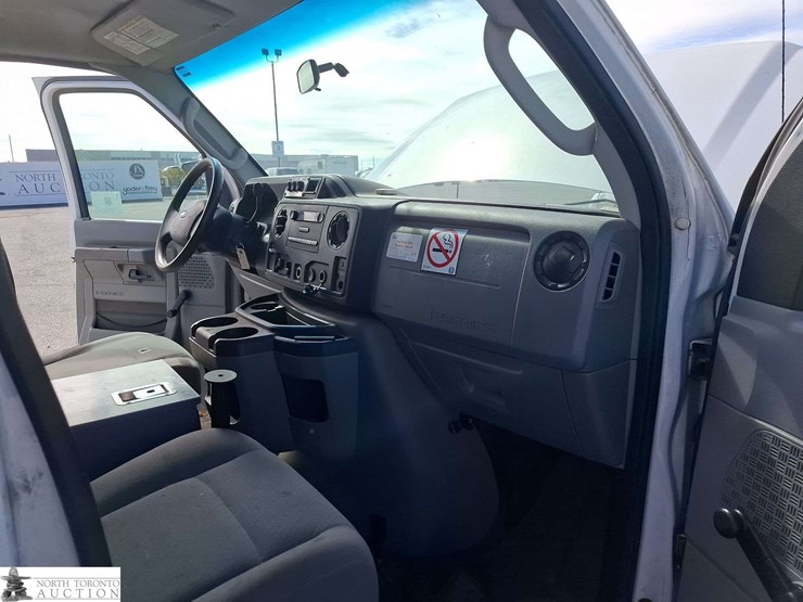 2011-ford-cargo-image-16