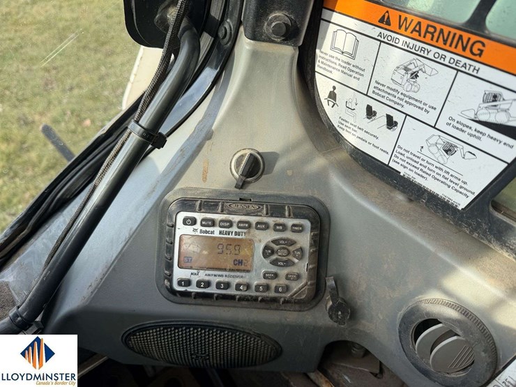 2015-bobcat-s570-image-13