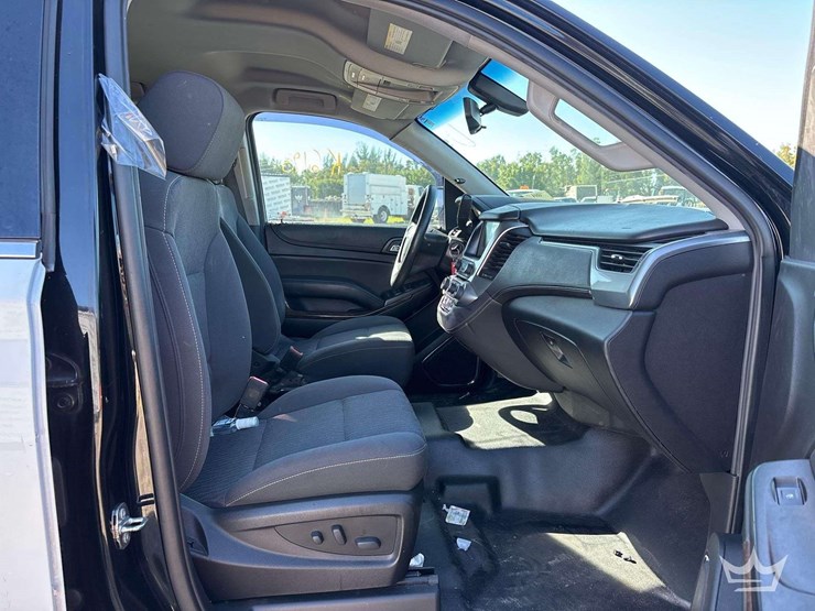 2019-chevrolet-tahoe-image-19