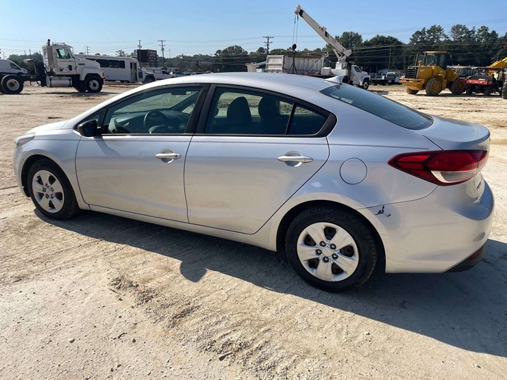 2017-kia-forte-4-door-sedan-(181,895-miles)-image-2
