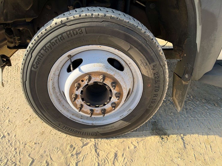 2012-ford-f550-image-19