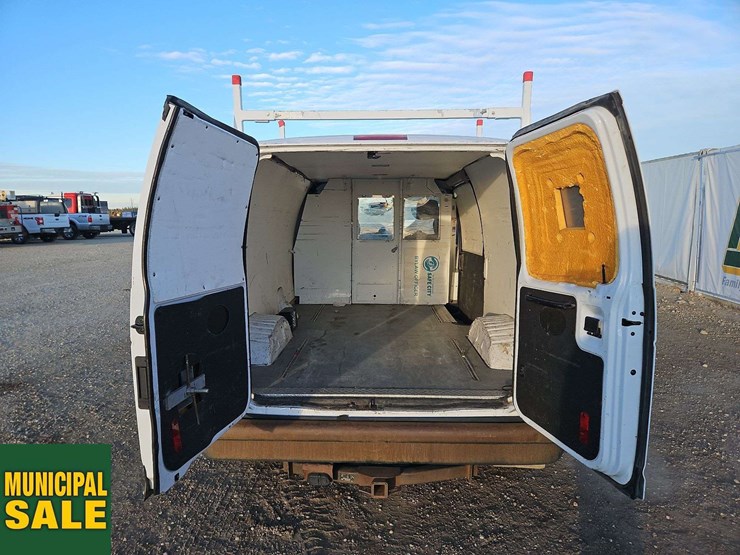 2014-ford-cargo-image-20