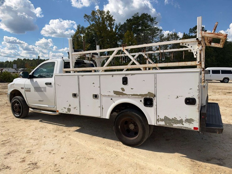 2017-dodge-3500-image-2