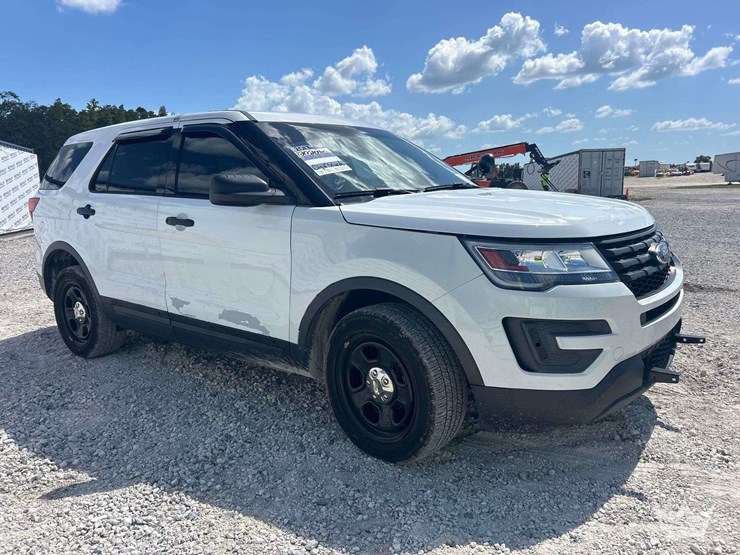 2018-ford-explorer-image-2