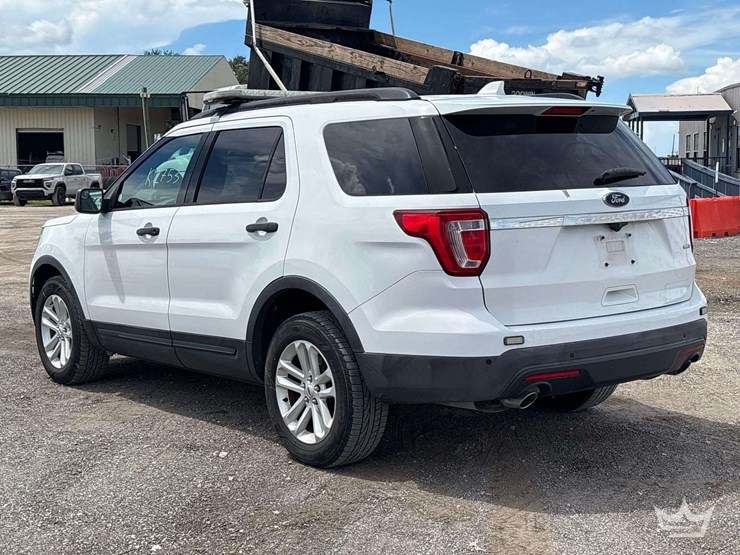 2016-ford-explorer-image-4