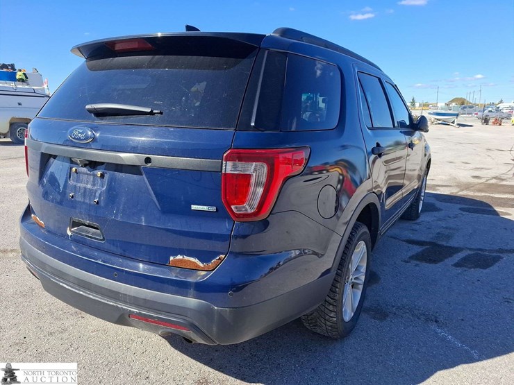 2016-ford-explorer-image-5