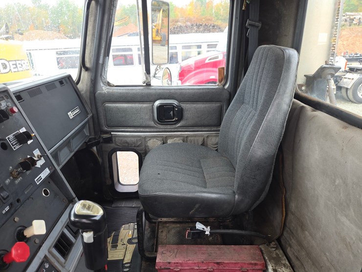 2000-mack-ch613-image-38