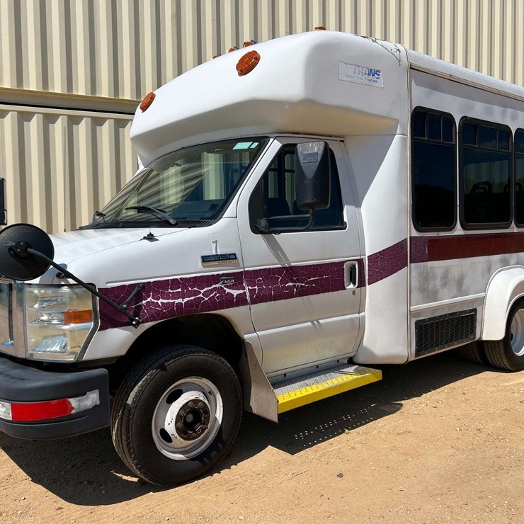 2011 FORD E350