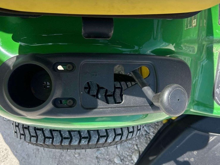 2019-john-deere-e100-42in-riding-mower-image-16
