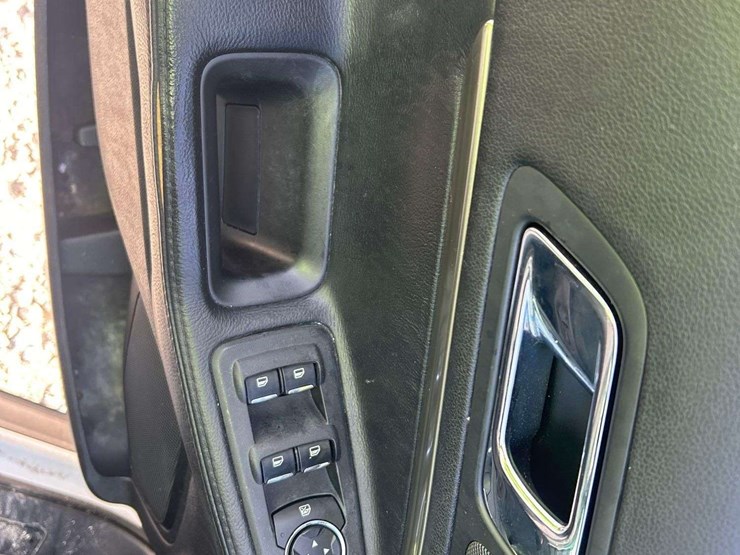 2016-ford-explorer-image-12