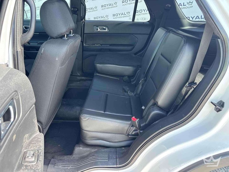 2016-ford-explorer-image-19