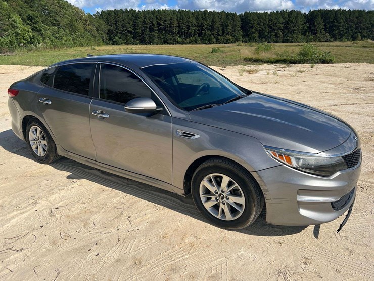 2018-kia-optima-4-door-sedan-(140,152-miles)-image-4