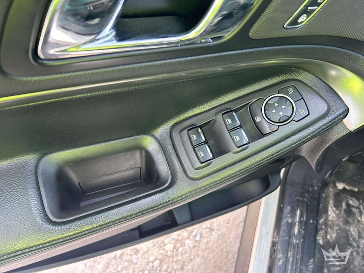 2017-ford-explorer-image-12