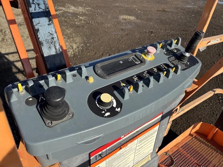 2013-jlg-860sj-image-14