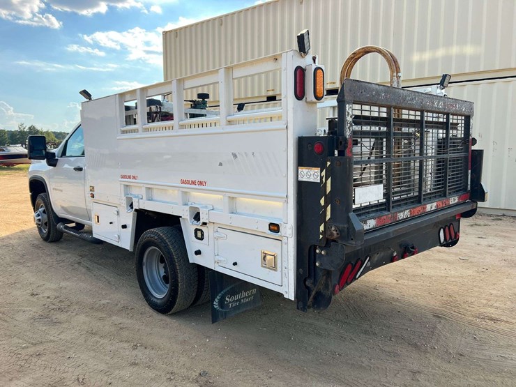 2021-chevrolet-3500hd-image-2