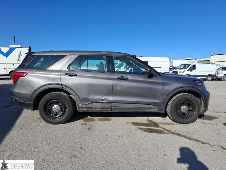 2020-ford-explorer-image-4