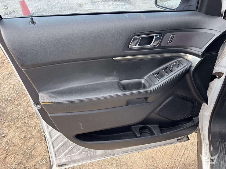 2018-ford-explorer-image-11
