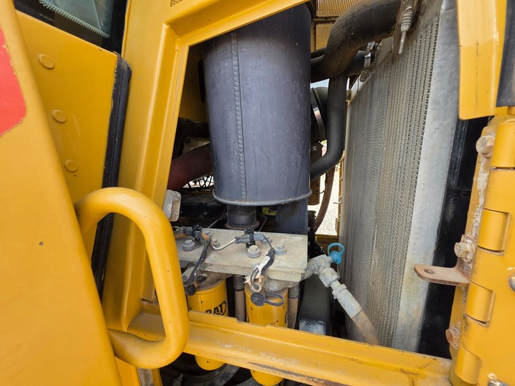 2007-caterpillar-953d-image-26