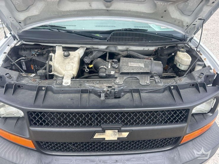 2017-chevrolet-express-g2500-image-9