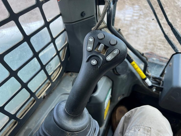 2021-bobcat-t66-image-25