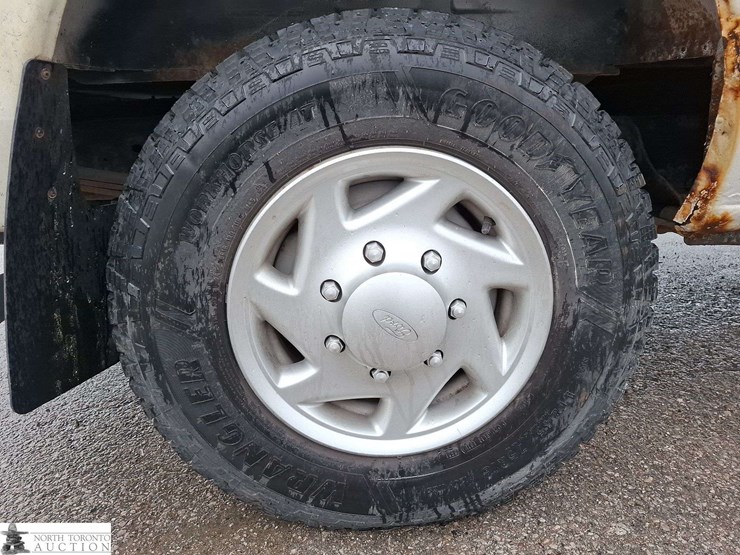 2012-ford-cargo-image-18
