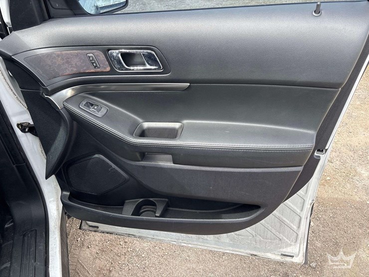 2018-ford-explorer-image-18