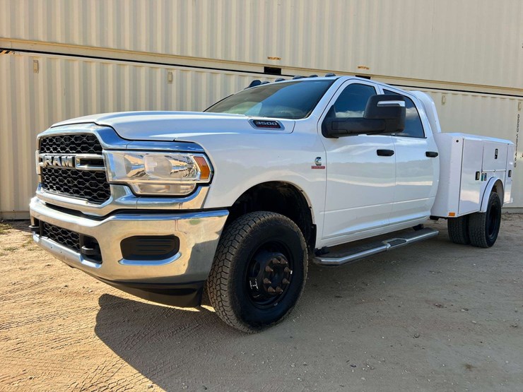 2023-dodge-3500-image-1