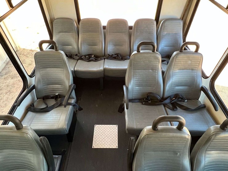 2012-ford-e350-image-31
