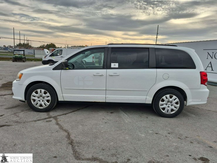 2014-dodge-grand-caravan-sxt-image-8