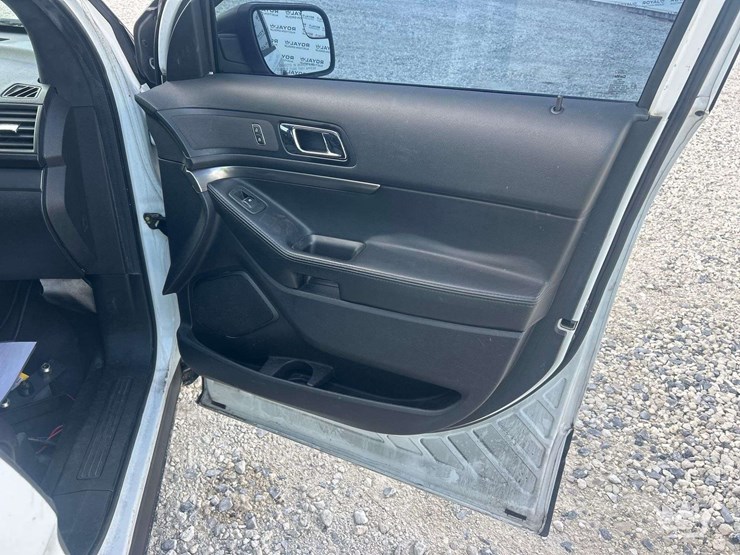 2018-ford-explorer-image-22