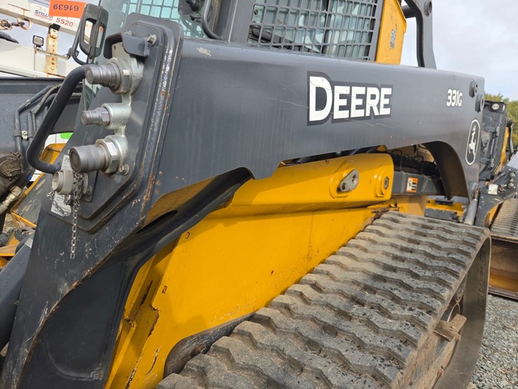 2020-deere-331g-image-17