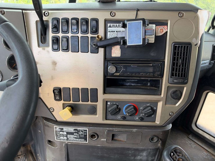2007-mack-granite-ctp713b-image-14