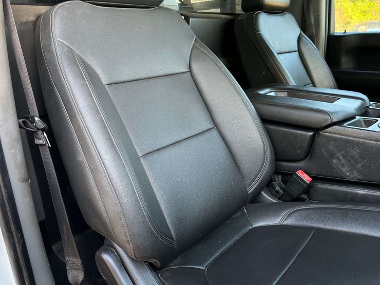 2021-chevrolet-3500hd-image-22
