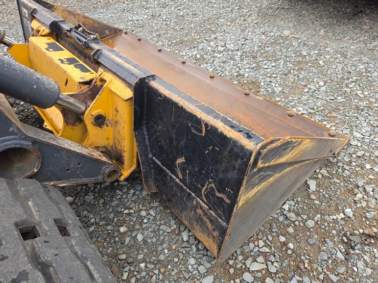 2020-deere-331g-image-12