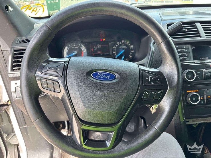 2018-ford-explorer-image-10