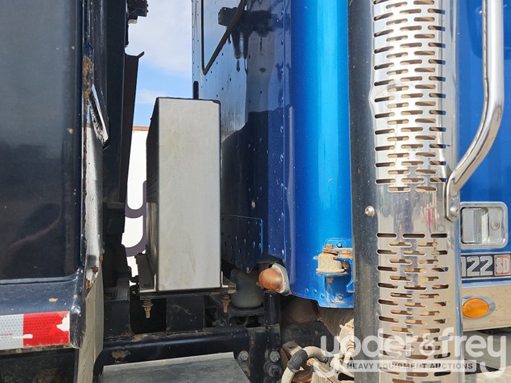 2019-freightliner-122sd-image-51
