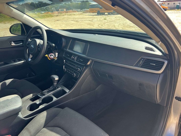 2018-kia-optima-4-door-sedan-(140,152-miles)-image-19