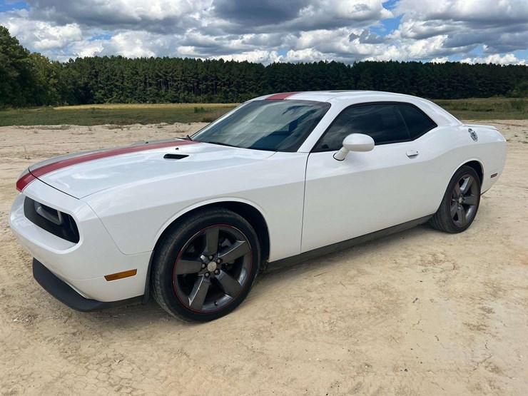 2013-dodge-challenger-2-door-coupe-(183,401-miles)-image-1
