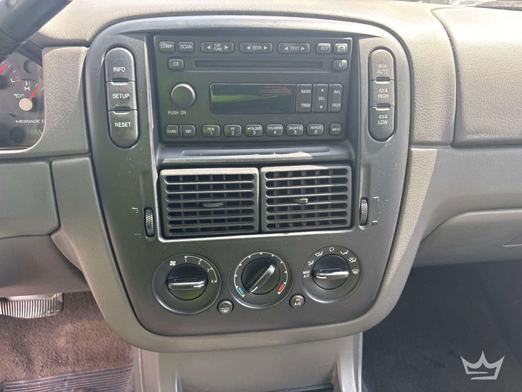 2005-ford-explorer-image-15