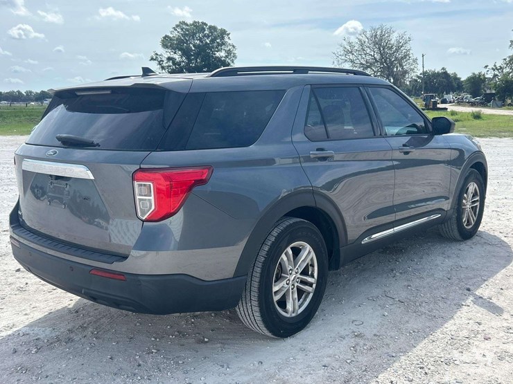 2022-ford-explorer-image-3
