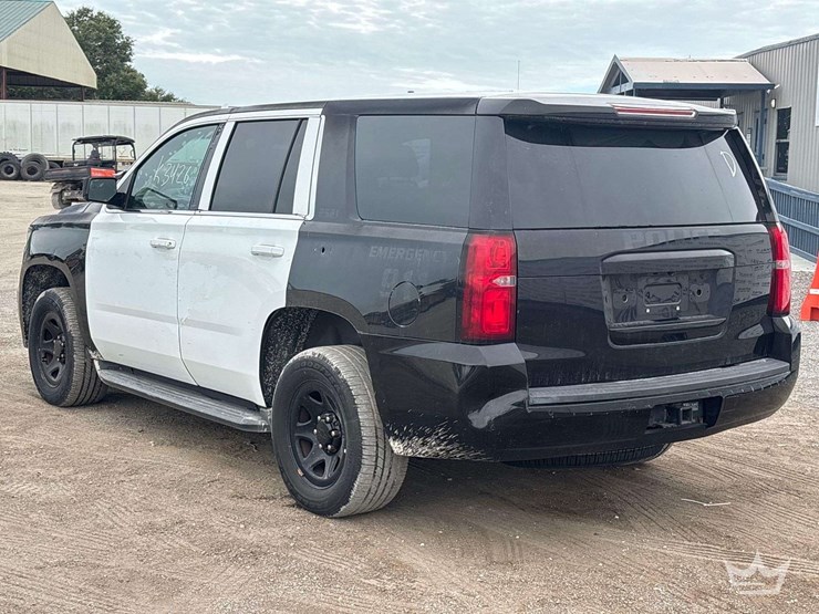 2015-chevrolet-tahoe-image-4
