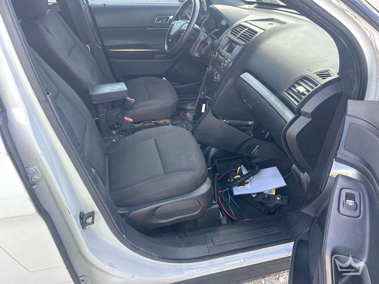 2018-ford-explorer-image-23