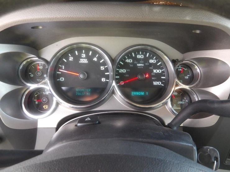 2013-chevrolet-2500-image-17