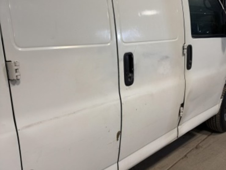2011-chevrolet-express-2500-image-12